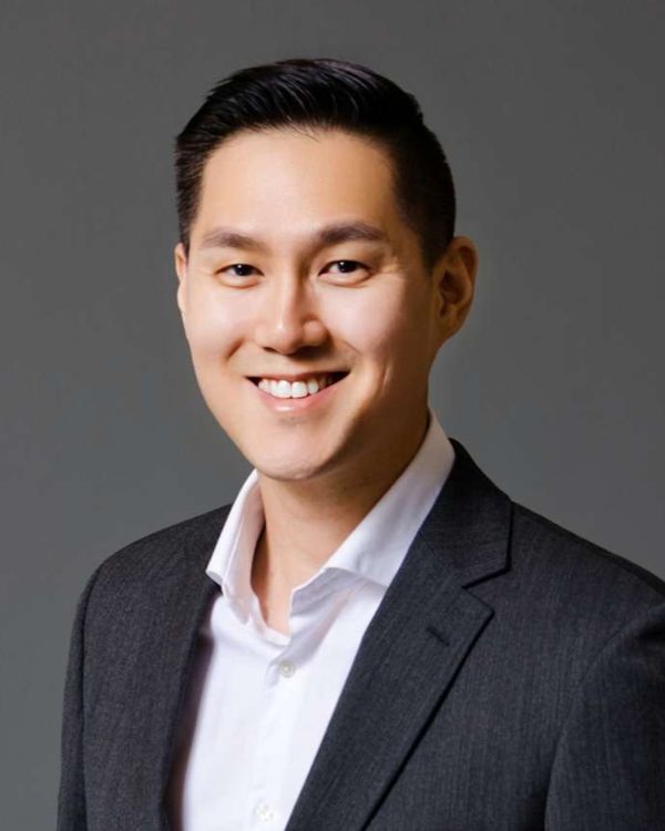 Alex Han, Agent